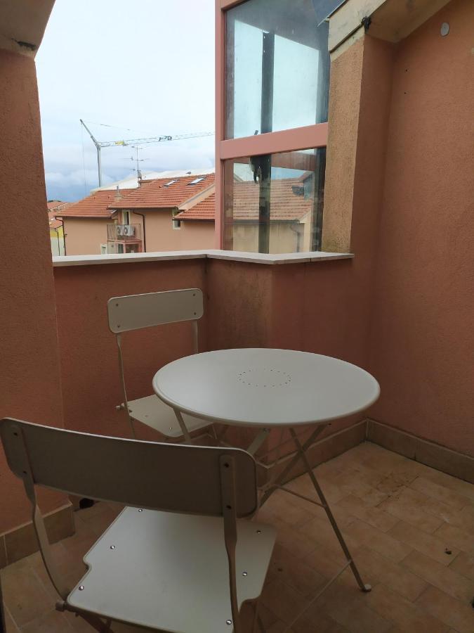 La Mansarda Della Luna Pietra Ligure Exterior foto